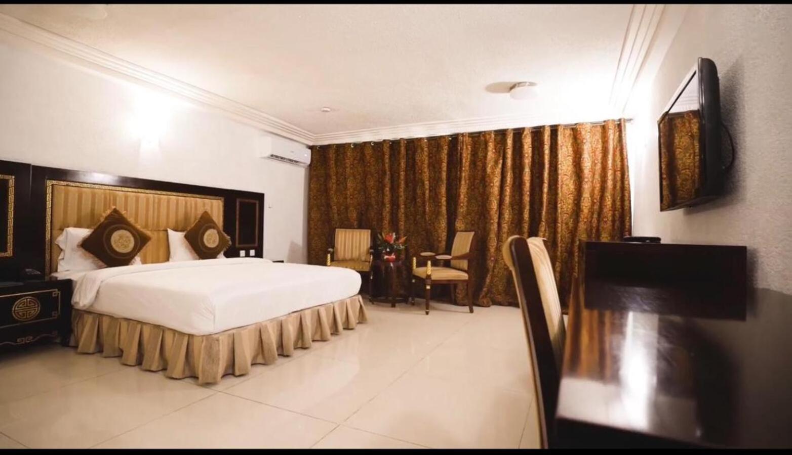 Nobila Airport Hotel Cotonou Exterior foto